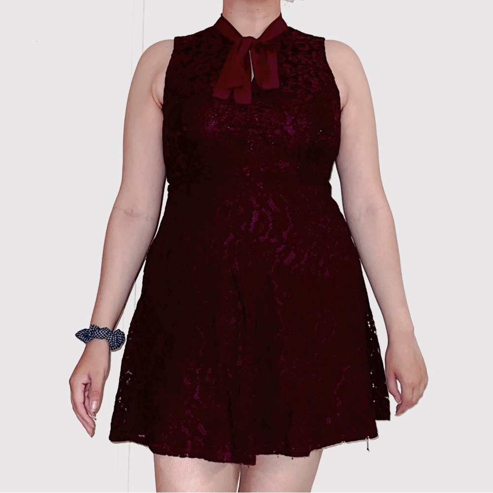 Sleeveless Burgundy Lace A-Line Dress with Neck Tie